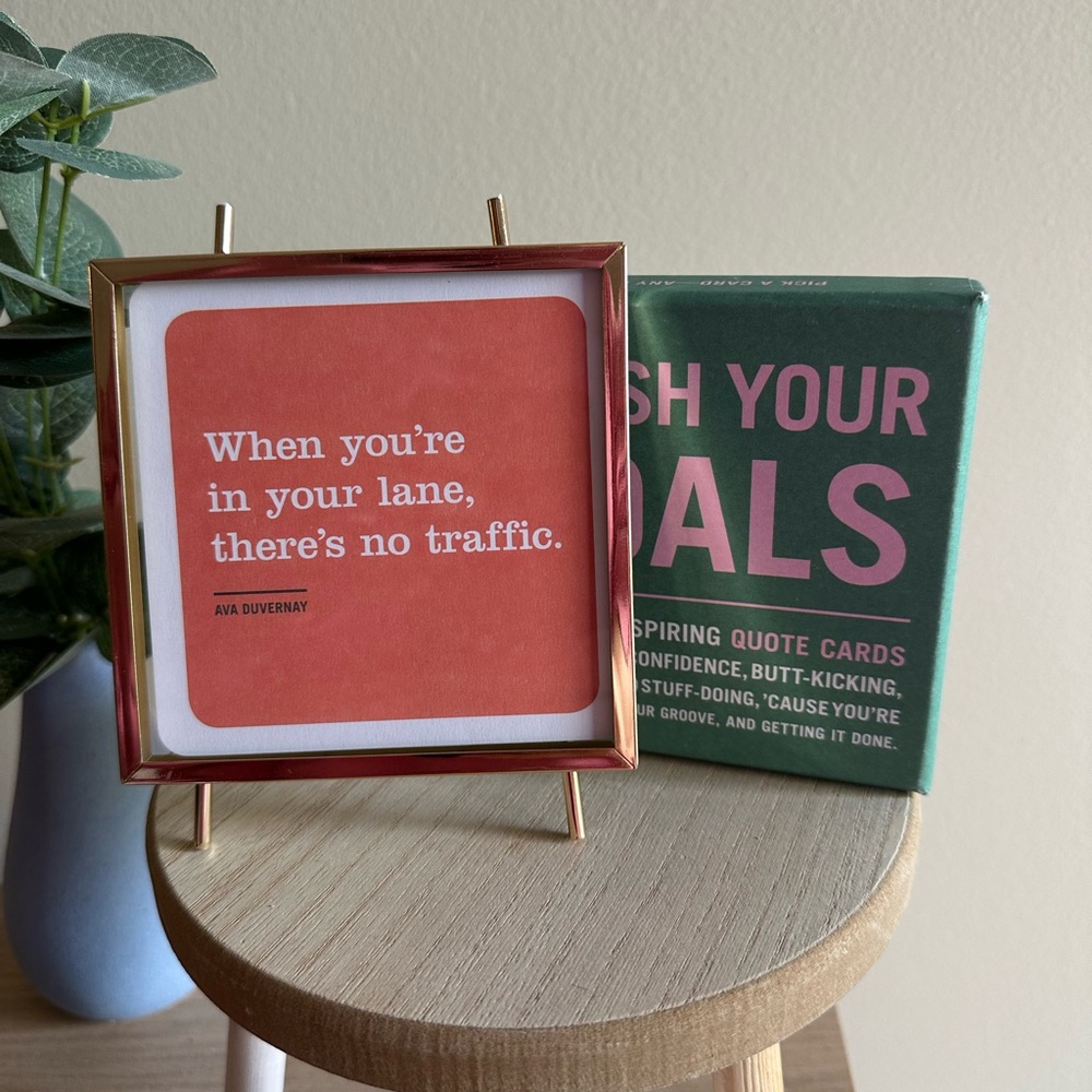 Gold Frame with Goal-Crushing Quote Cards Set